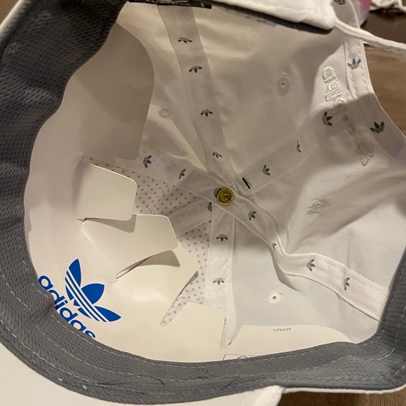 Adidas White hat - Picture 4 of 4
